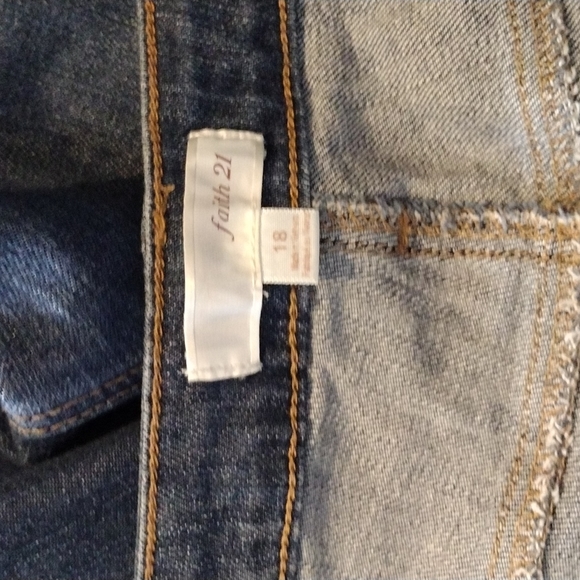 Forever 21 Destroyed Boot Cut Jeans EUC - Picture 4 of 5